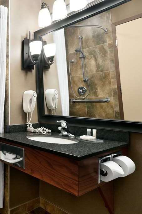 Hotel Days Inn & Suites by Wyndham Strathmore photo 5