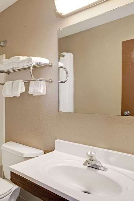 Hotel Super 8 by Wyndham Nashville/ Dntn/ Opryland Area photo 4