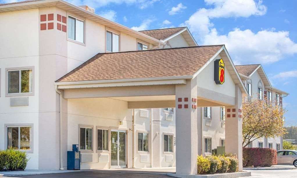 Super 8 by Wyndham West Middlesex/Sharon Area