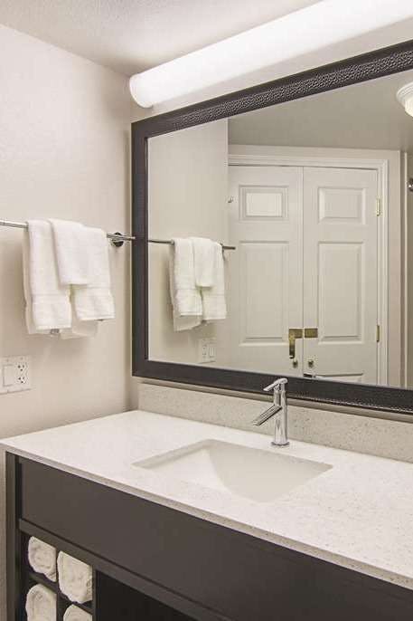 Hotel La Quinta Inn & Suites by Wyndham Phoenix Mesa West photo 4