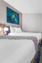 Hotel La Quinta Inn & Suites by Wyndham Galveston West Seawall photo 2