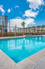 Hotel La Quinta Inn & Suites by Wyndham Galveston West Seawall photo 5