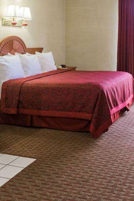 Hotel Days Inn by Wyndham Ocala North photo 1