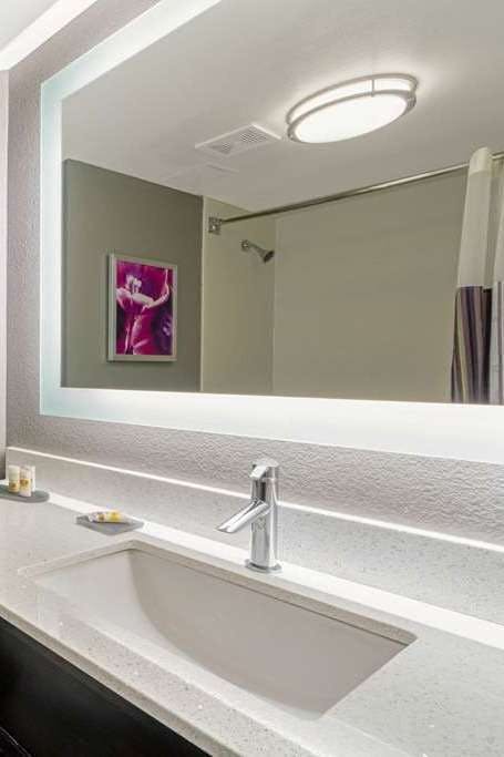 Hotel La Quinta Inn & Suites by Wyndham Phoenix Scottsdale photo 5