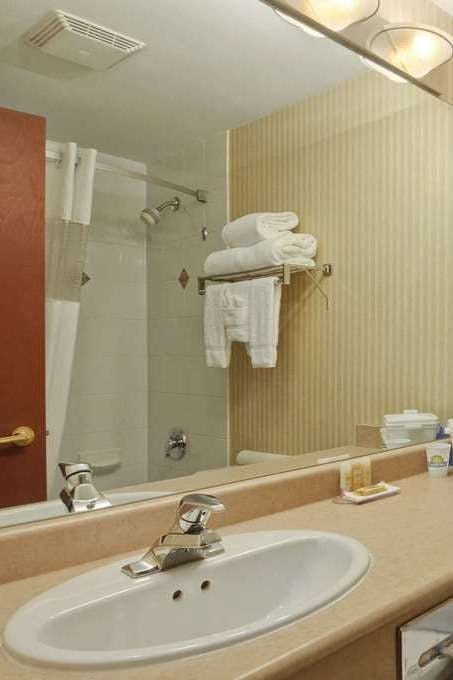 Hotel Days Inn by Wyndham Vancouver Airport photo 4