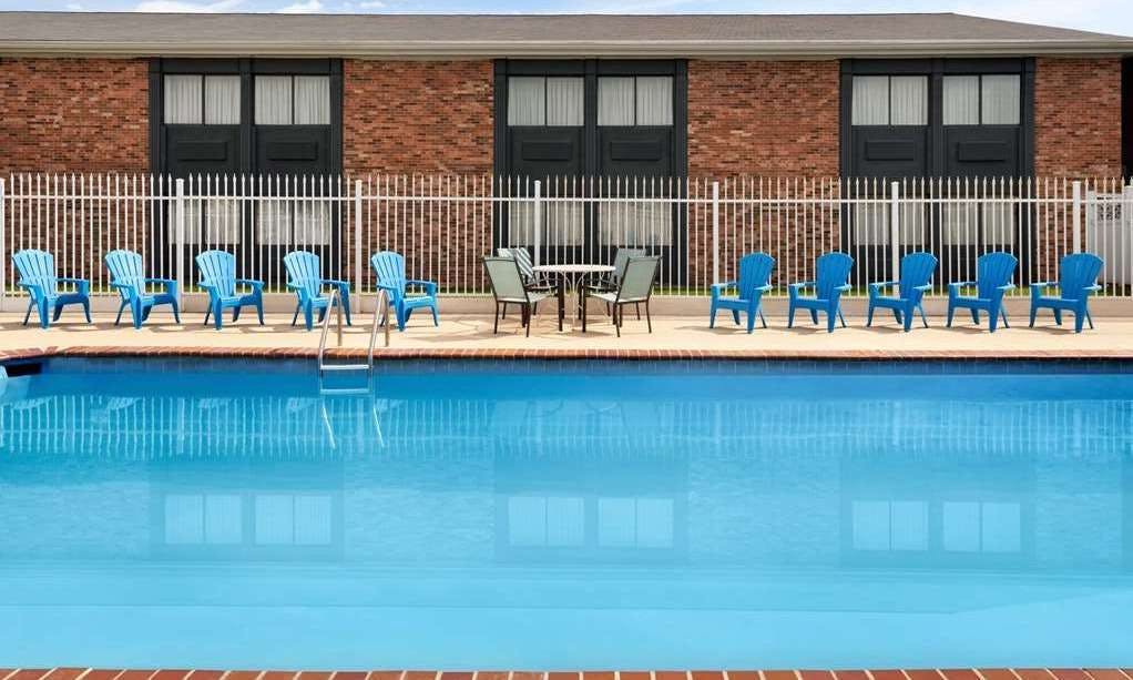 Super 8 by Wyndham Des Moines