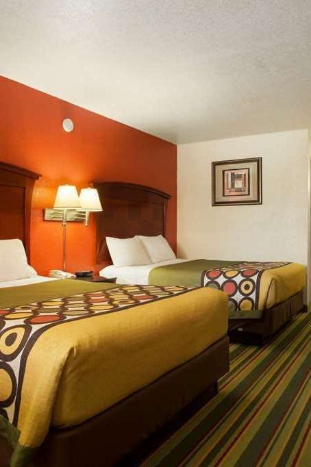Hotel Super 8 by Wyndham Pleasanton photo 2