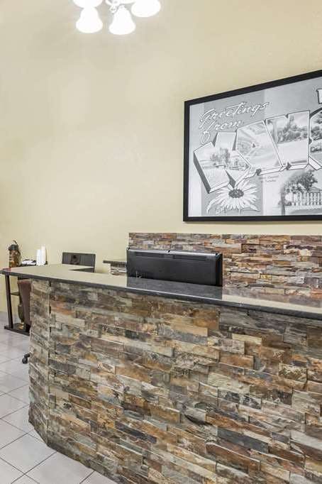 Hotel Super 8 by Wyndham Wichita Airport photo 5