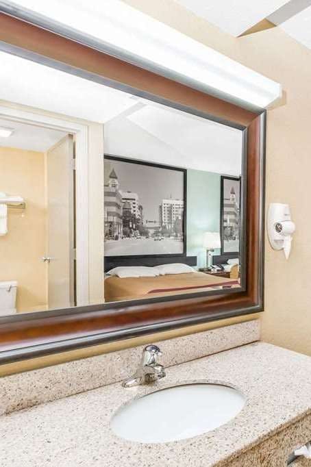 Hotel Super 8 by Wyndham Wichita Airport photo 4