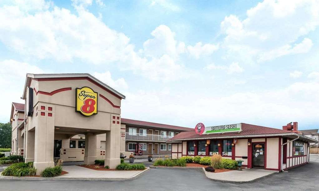 Super 8 by Wyndham Guelph