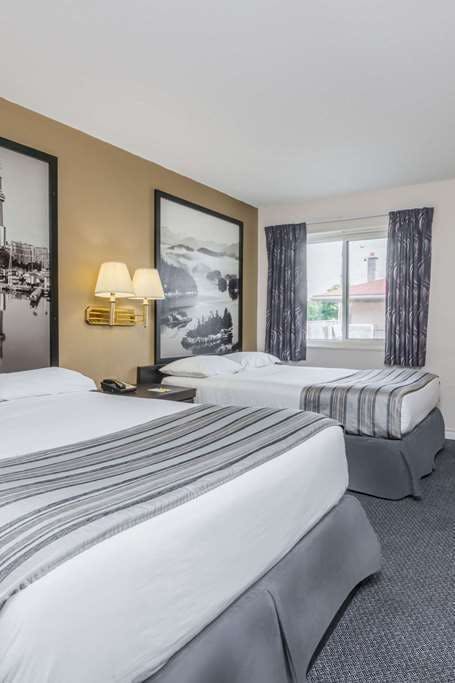 Hotel Super 8 by Wyndham Guelph photo 2