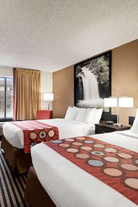 Hotel Super 8 by Wyndham Wausau photo 2