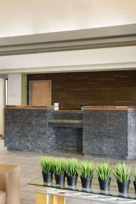 Hotel Days Inn by Wyndham Calgary Airport photo 5