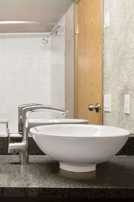 Hotel Days Inn by Wyndham Calgary Airport photo 4