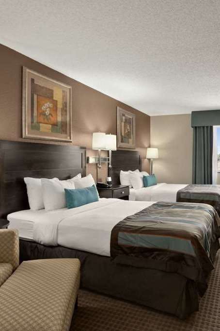 Hotel Wingate by Wyndham Pueblo photo 2