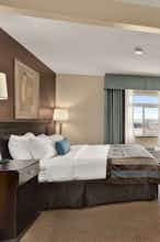 Hotel Wingate by Wyndham Pueblo photo 1