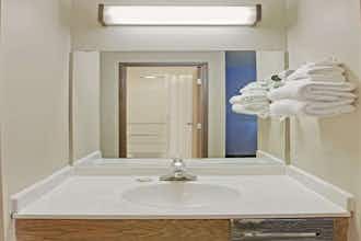 Hotel Baymont Richmond photo 5