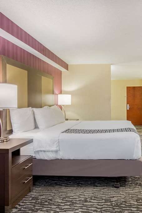 Hotel La Quinta Inn & Suites by Wyndham Newark - Elkton photo 1