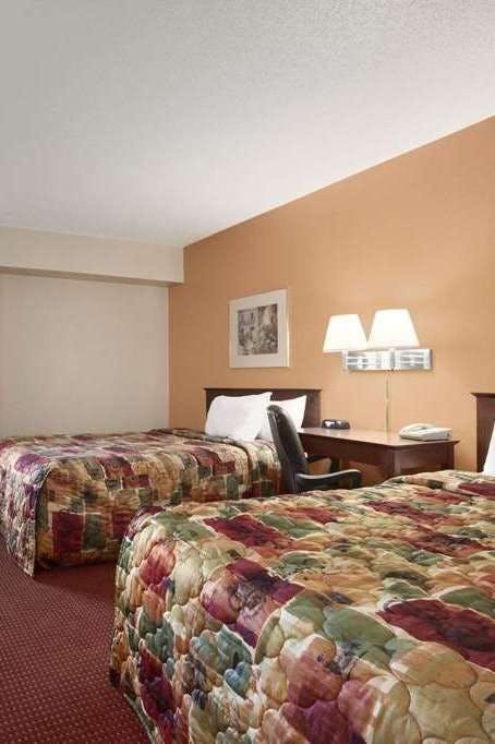 Hotel Days Inn Suites Cedar Rapids photo 2