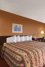Hotel Days Inn Suites Cedar Rapids photo 1