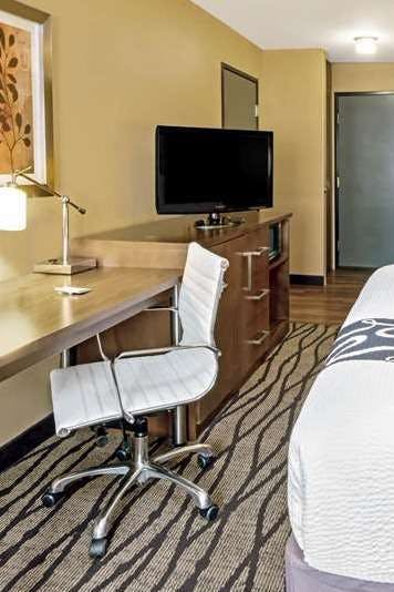 Hotel La Quinta Inn & Suites by Wyndham Butte photo 3