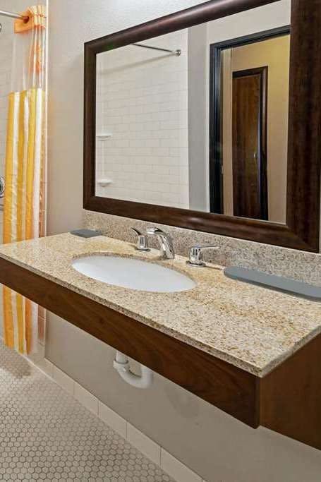 Hotel La Quinta Inn & Suites by Wyndham Butte photo 4