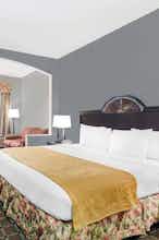 Hotel Baymont I S Tillmans Corner photo 2