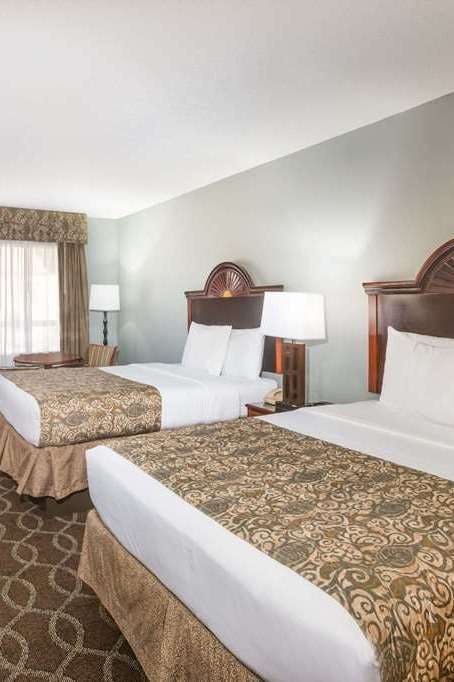 Hotel Baymont I S Tillmans Corner photo 3