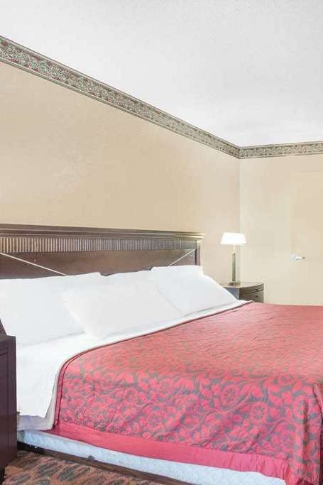 Hotel Days Inn & Suites by Wyndham York photo 1