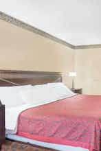 Hotel Days Inn & Suites by Wyndham York photo 1