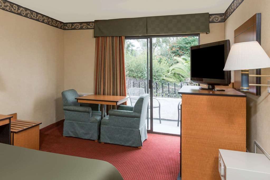 Hotel Travelodge by Wyndham San Clemente Beach photo 3