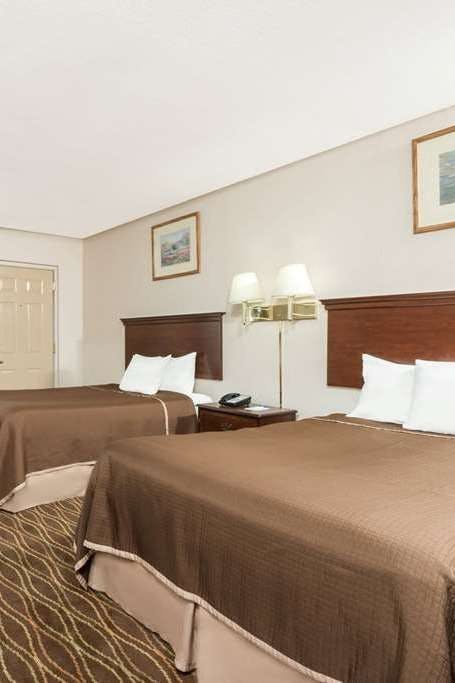 Hotel Howard Johnson by Wyndham Springfield photo 3