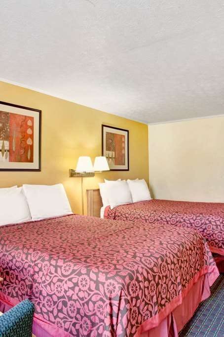 Hotel Days Inn by Wyndham Knoxville West photo 3