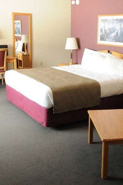 Hotel AmericInn by Wyndham Merrill photo 1