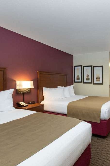 Hotel AmericInn by Wyndham Merrill photo 2