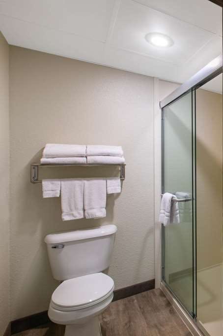 Hotel AmericInn by Wyndham Merrill photo 3