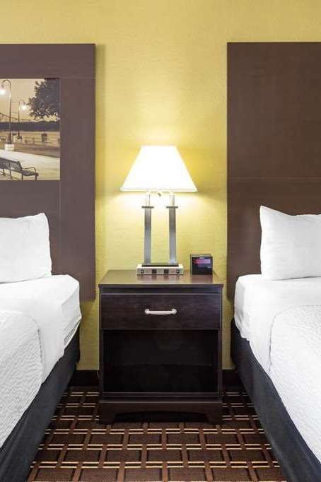 Hotel Super 8 by Wyndham La Crosse photo 3