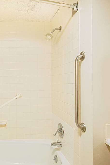 Hotel Baymont Sandusky photo 5