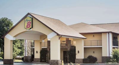 Super 8 by Wyndham Lavonia