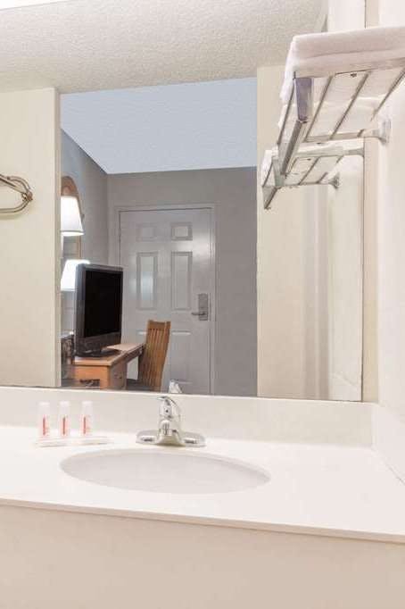 Hotel Super 8 by Wyndham Lavonia photo 4