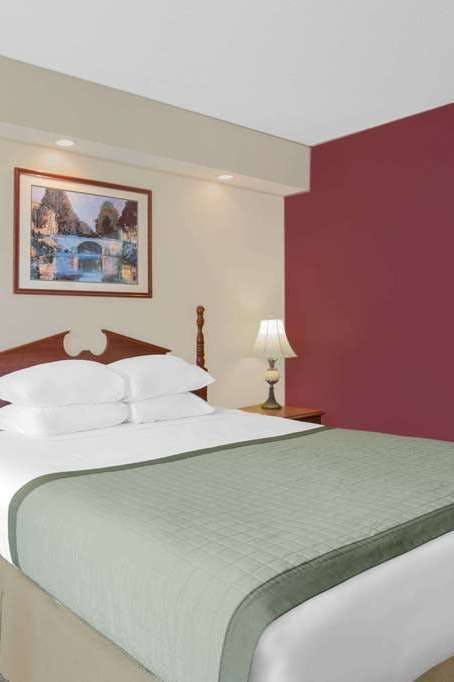 Hotel Baymont by Wyndham Tuscaloosa photo 1