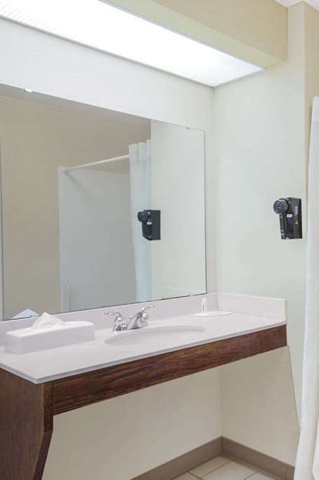 Hotel Baymont by Wyndham Tuscaloosa photo 5