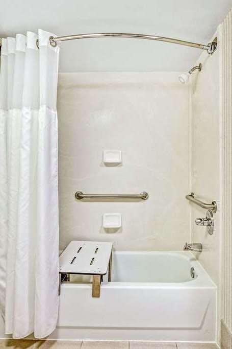 Hotel Baymont by Wyndham McDonough photo 3