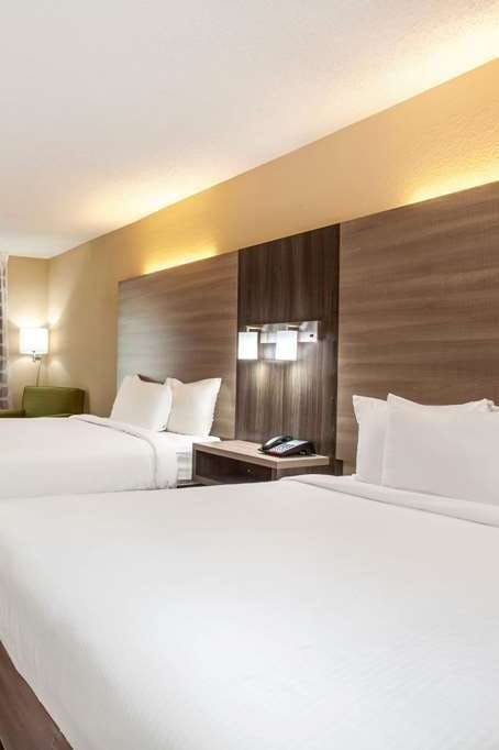 Hotel Baymont by Wyndham McDonough photo 2