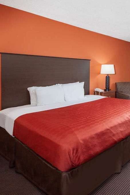 Hotel AmericInn by Wyndham Ashland photo 2