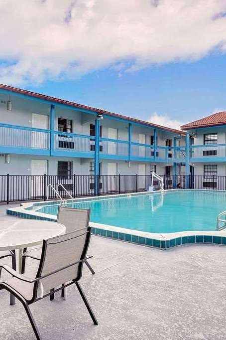 Hotel Baymont by Wyndham Jacksonville Orange Park photo 4