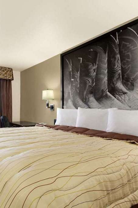 Hotel Super 8 by Wyndham Fort Worth TX photo 1