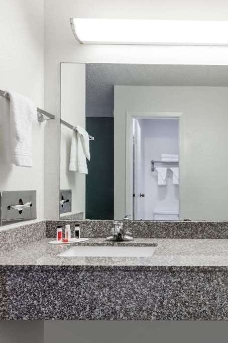 Hotel Super 8 by Wyndham Sapulpa/Tulsa Area photo 4