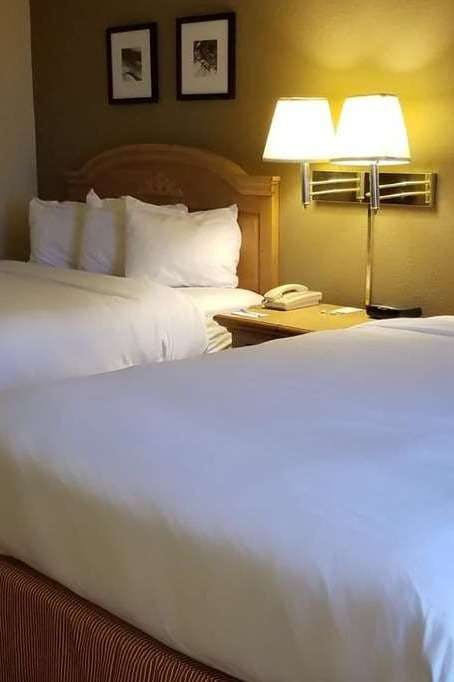 Hotel AmericInn by Wyndham Galesburg photo 2