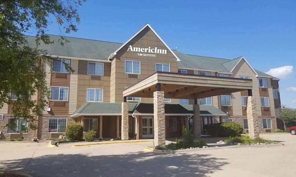 AmericInn by Wyndham Galesburg